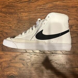 Nike blazers , size 5.5y Us